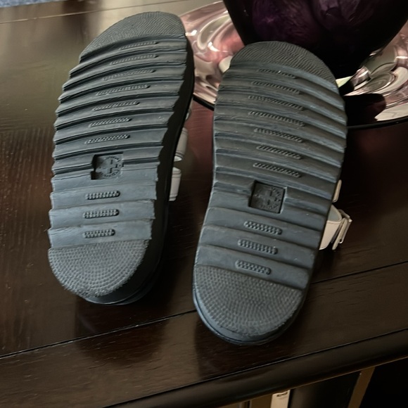 White Strappy Platform Sandals
DR MARTEN’S - Picture 6 of 6